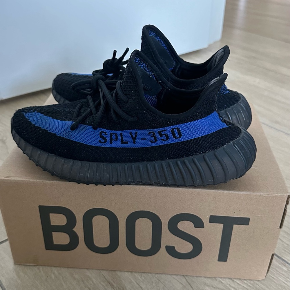 YEEZY BOOST 350 Dazzling Blue